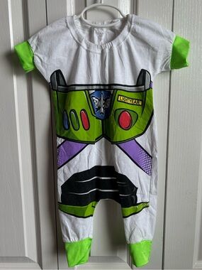 Upcycled| T-shirt Onesie